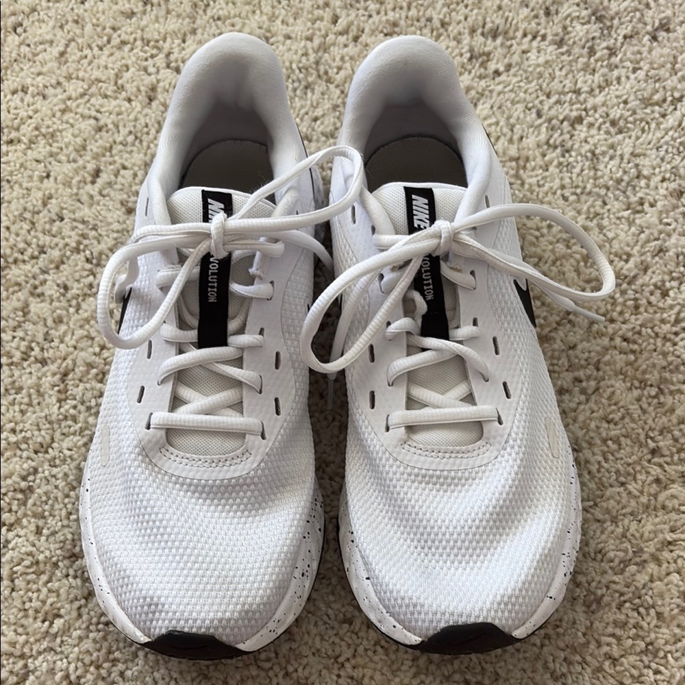 Nike Revolution Women’s White and Black Running Shoes size 9.5 - Picture 3 of 9